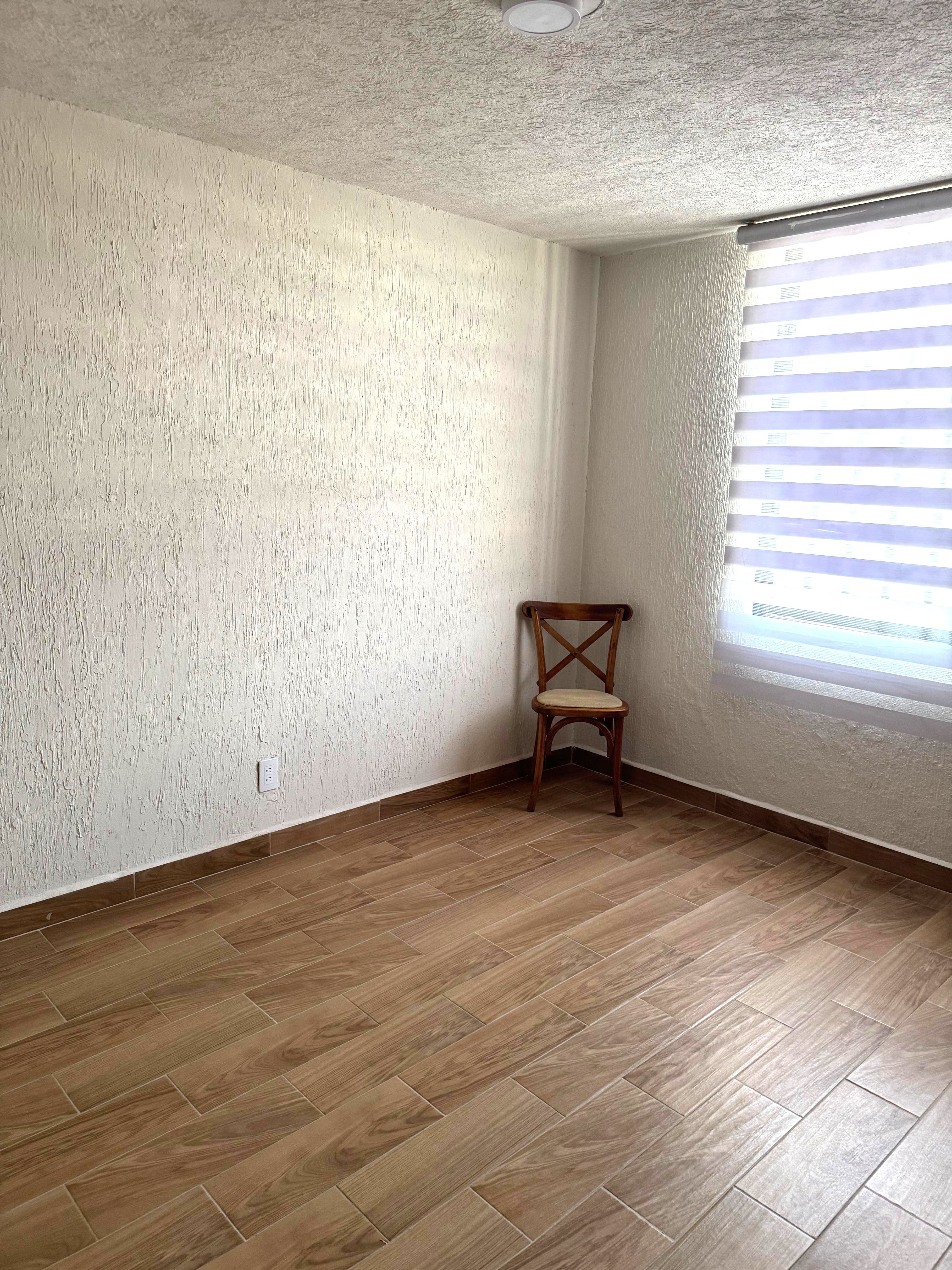 CASA EN VENTA EN PRIVADO CON ALBERCA EN LE�N GTO ZONA NORTE